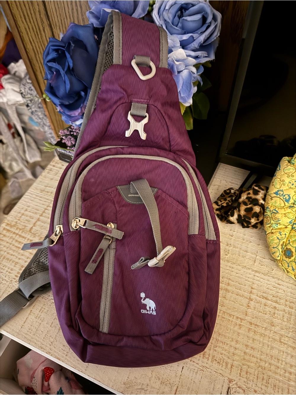 Men’s Sling Backpack in Plum